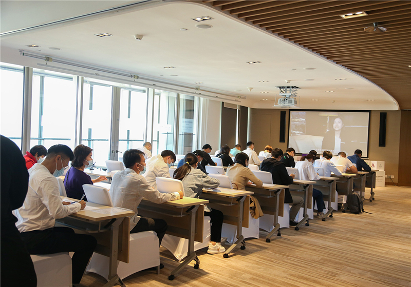 圖3 諸多求職者前來了解及面試